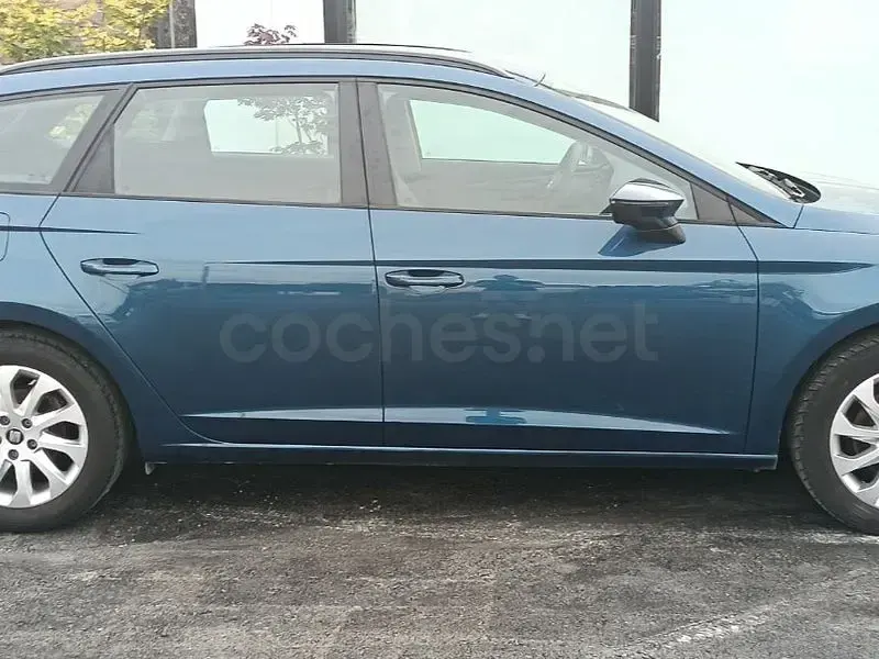 Usado Seat Leon Reference 105 CV (77 kW) 2014 Azul Familiar