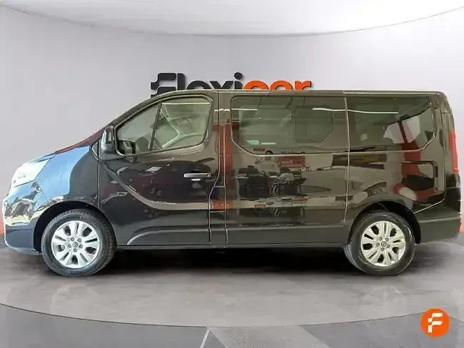 Usado Nissan Primastar N-Connecta 110 CV (80 kW) 2023 Negro Monovolumen