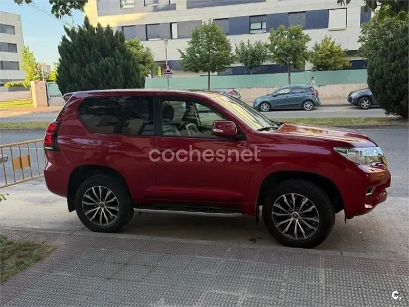 Usado Toyota Land Cruiser 177 CV (130 kW) 2019 Granate SUV