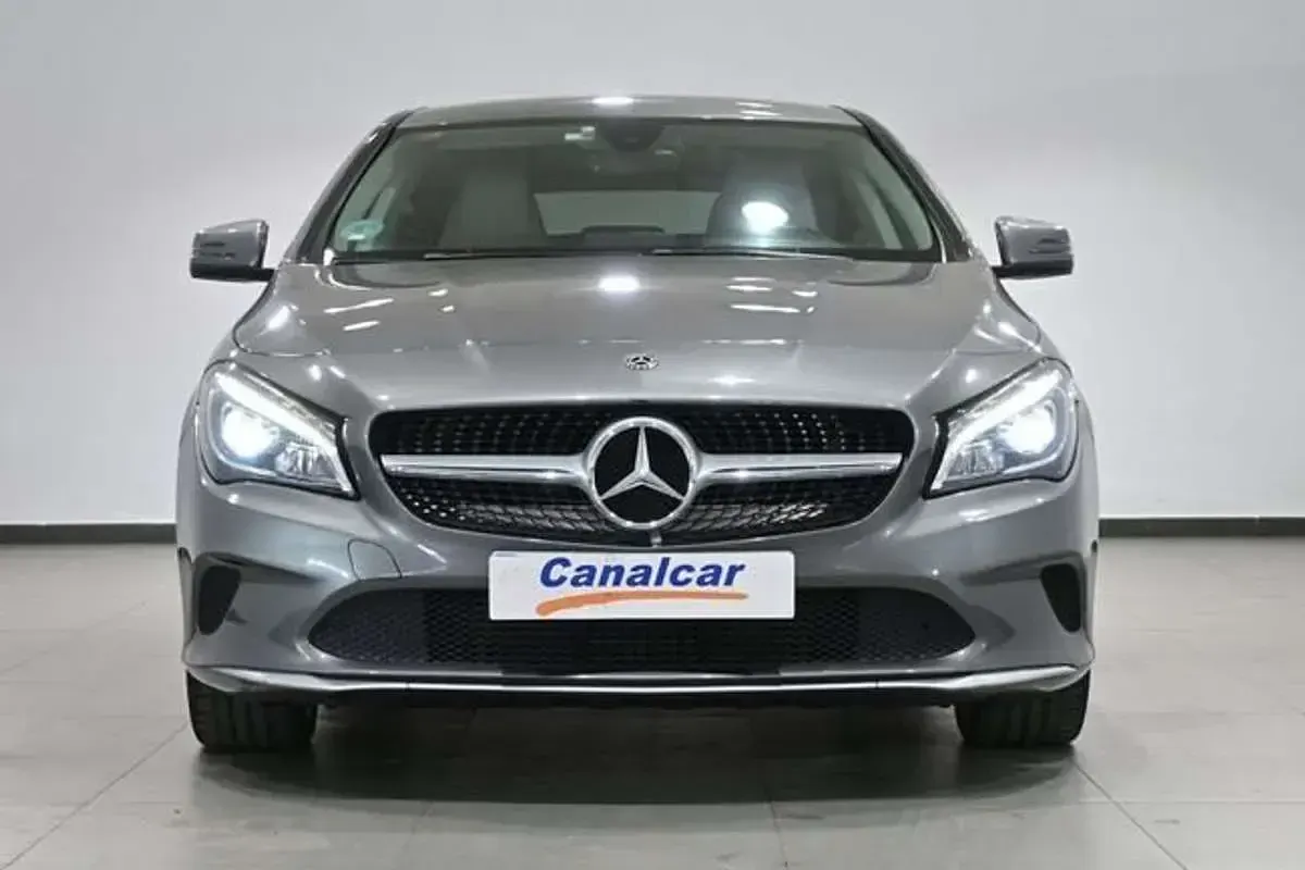Usado Mercedes CLA200 Shooting Brake 150 CV (110 kW) 2019 Gris Familiar