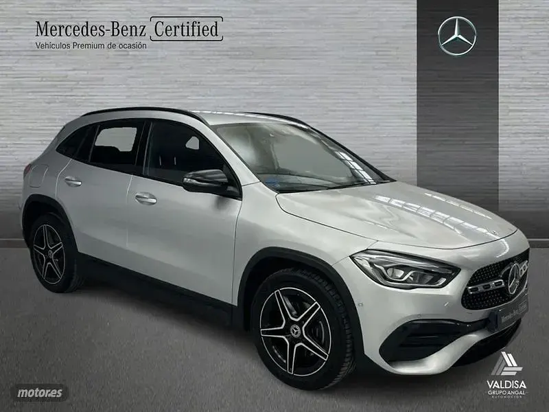 Usado Mercedes GLA250 AMG line 160 CV (117 kW) 2021 Gris / plateado SUV