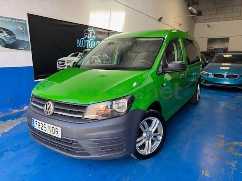 Usado VW Caddy Maxi 102 CV (75 kW) 2020 Verde Monovolumen