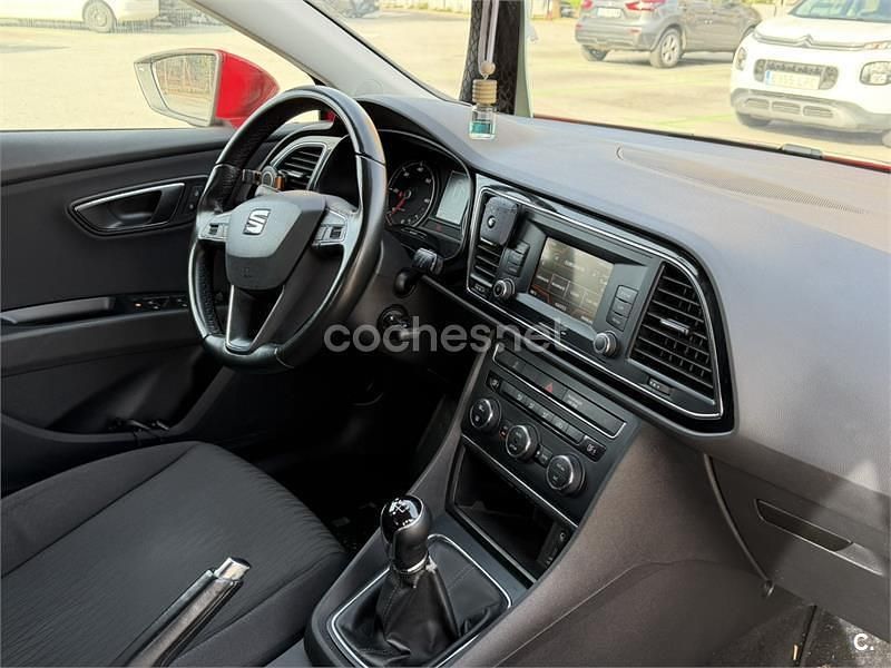 Usado Seat Leon Style 110 CV (80 kW) 2016 Rojo Berlina