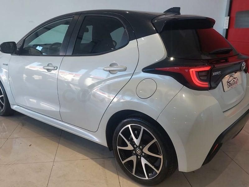 Usado Toyota Yaris Hybrid Style 116 CV (85 kW) 2021 Blanco Berlina