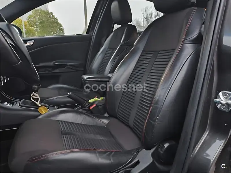 Usado Alfa Romeo Giulietta 170 CV (125 kW) 2011 Gris / plata Utilitario