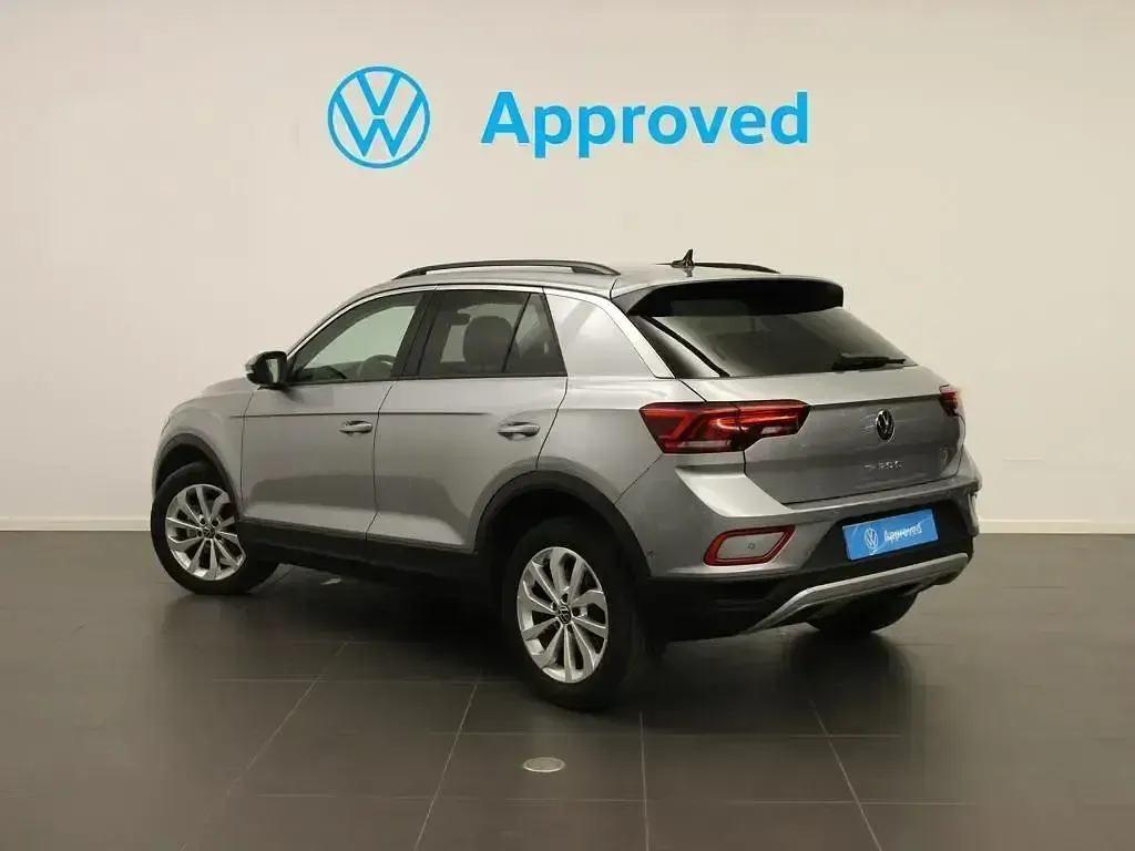 Usado VW T-Roc Life 150 CV (110 kW) 2024 Gris plata SUV