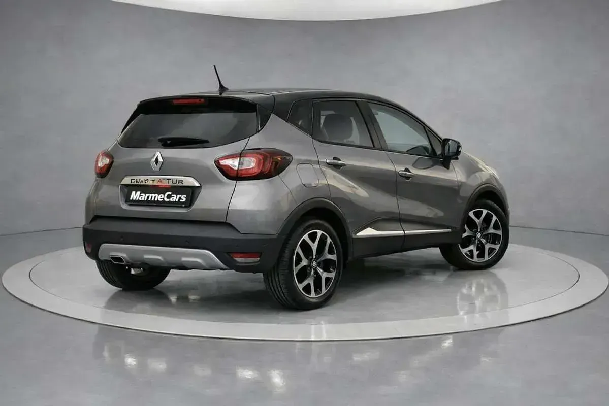 Usado Renault Captur Zen 90 CV (66 kW) 2018 Gris SUV