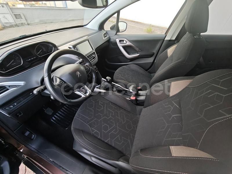 Usado Peugeot 2008 Allure 120 CV (88 kW) 2013 Marrón SUV