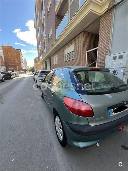 Usado Peugeot 206 75 CV (55 kW) 2001 Verde Berlina