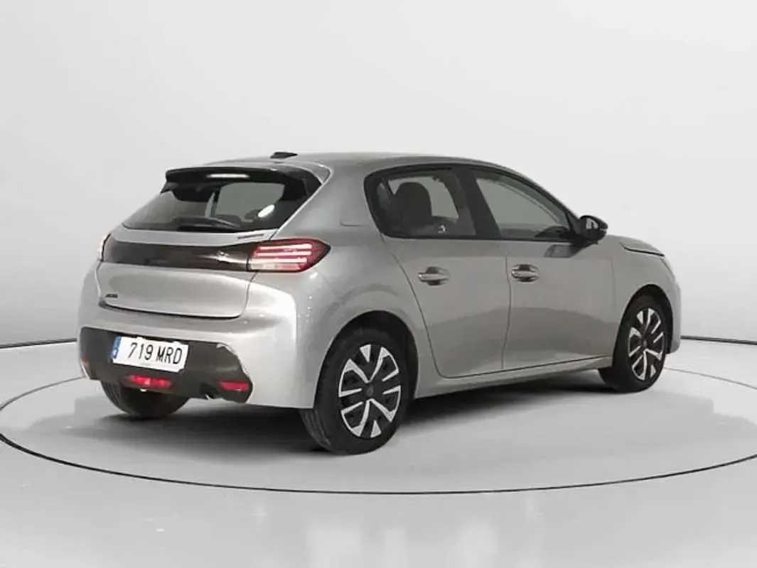 Usado Peugeot 208 Active 75 CV (55 kW) 2024 Gris Utilitario