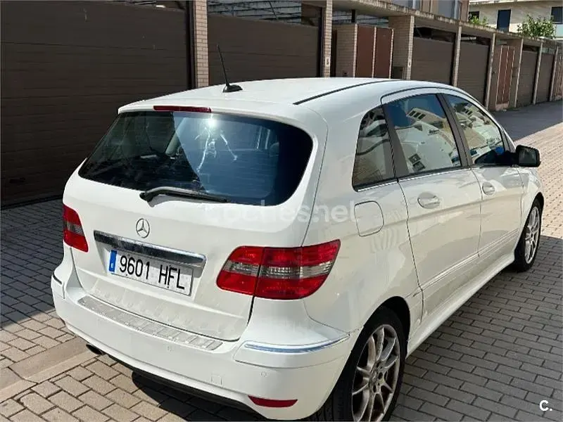 Usado Mercedes B200 140 CV (102 kW) 2010 Blanco Monovolumen