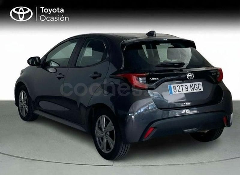 Nuevo Toyota Yaris Hybrid Active 116 CV (85 kW) 2025 Gris / plata Berlina