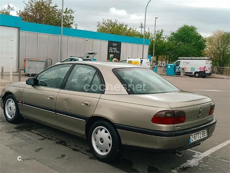 Usado Opel Omega 130 CV (95 kW) 1996 Beige Berlina
