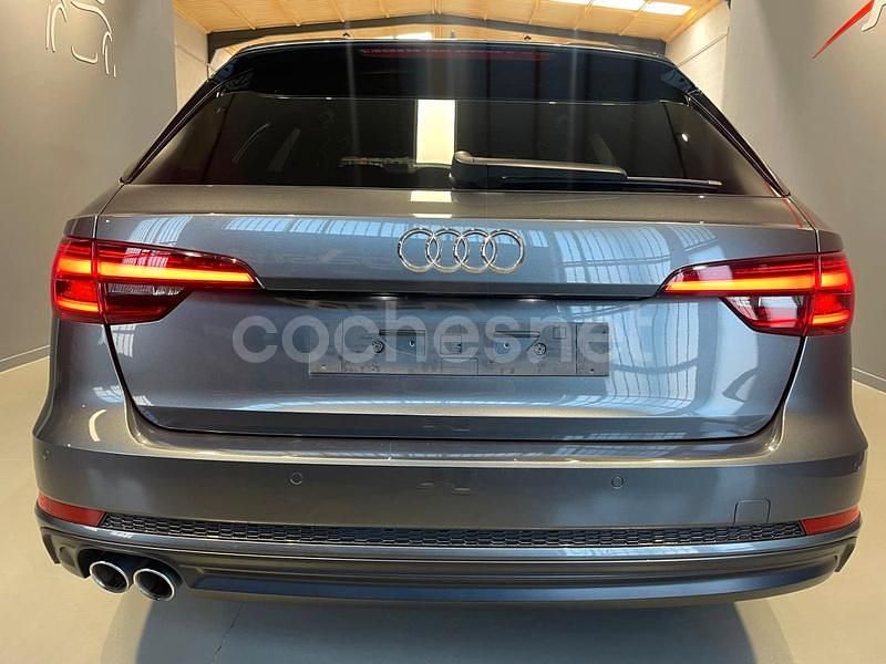 Usado Audi A4 S-Line 190 CV (139 kW) 2018 Gris / plata Familiar