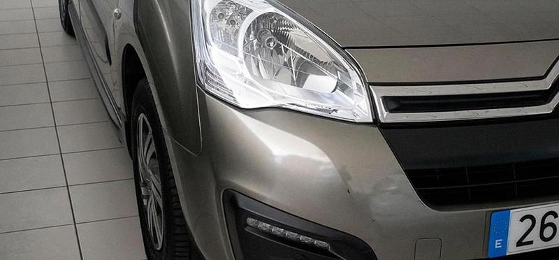 Usado Citroën Berlingo Live 131 CV (96 kW) 2018 Verde nausica Monovolumen