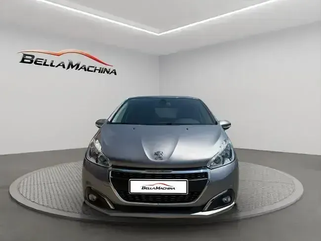 Usado Peugeot 208 Signature Sky 82 CV (60 kW) 2019 Gris / plata Utilitario
