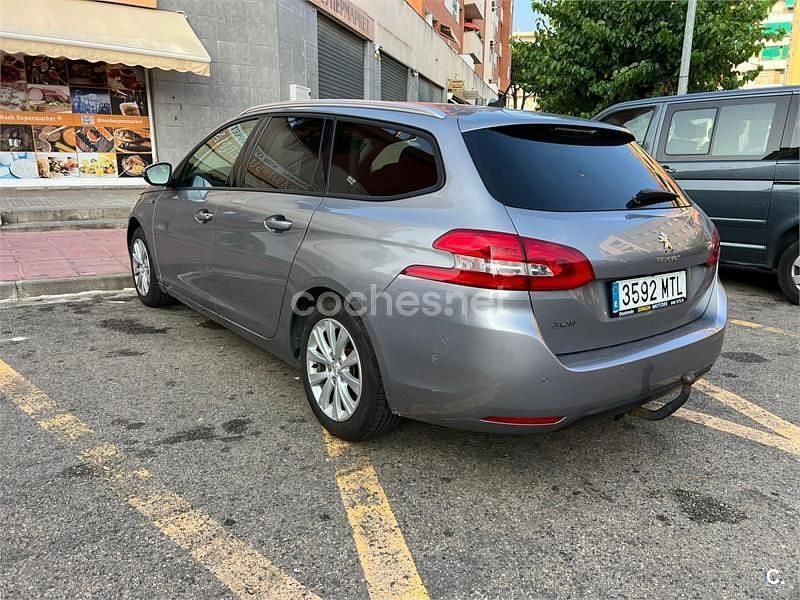 Usado Peugeot 308 Style 100 CV (73 kW) 2016 Gris / plata Berlina