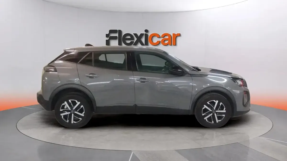 Usado Peugeot 2008 Active 102 CV (75 kW) 2023 Gris SUV