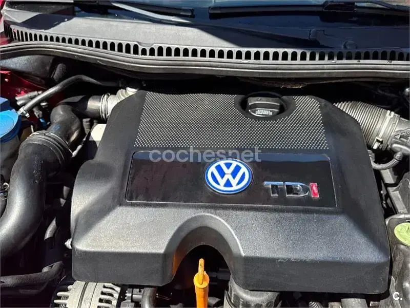 Usado VW New Beetle 100 CV (73 kW) 2003 Rojo Utilitario