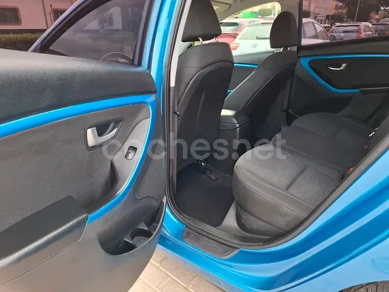 Usado Hyundai i30 90 CV (66 kW) 2016 Azul Berlina