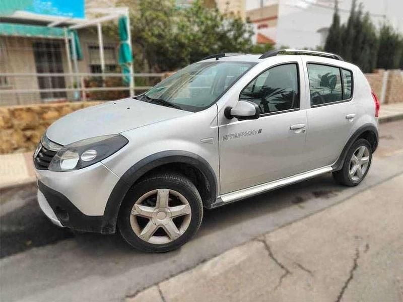 Usado Dacia Sandero Stepway 84 CV (61 kW) 2012 Gris Utilitario