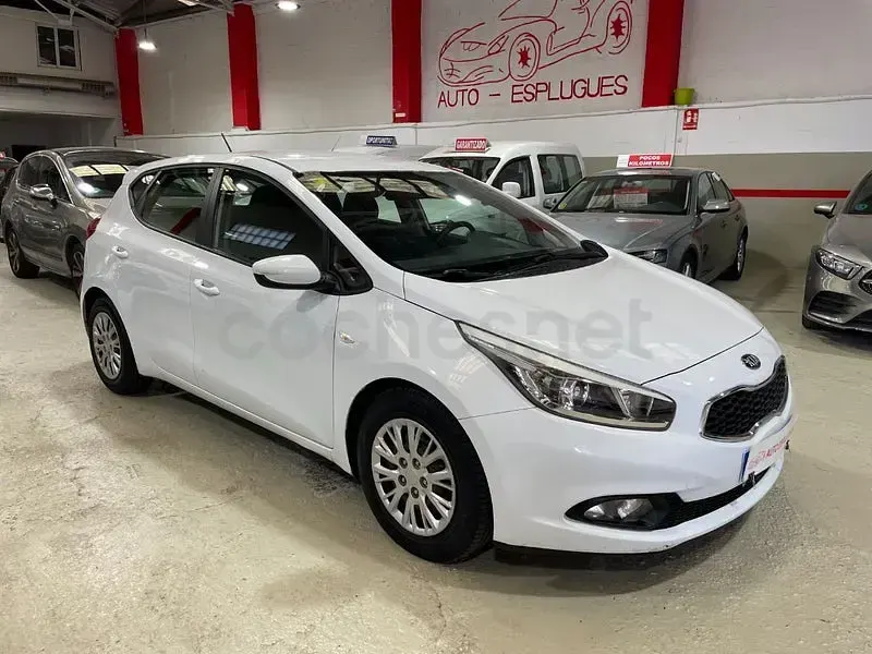 Usado Kia Ceed GT 90 HP (66 kW) 2015 Branco Sedan