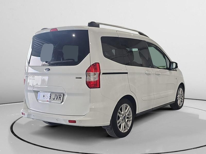 Usado Ford Tourneo Courier 100 CV (73 kW) 2016 Monovolumen