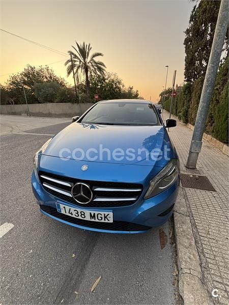 Usado Mercedes A180 Urban 122 CV (89 kW) 2014 Azul Berlina
