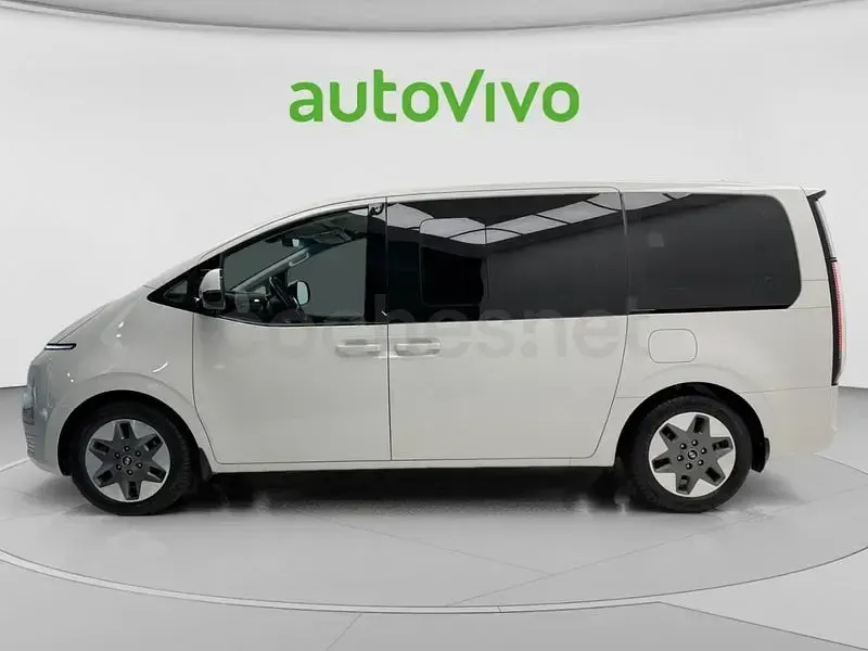 Usado Hyundai Staria 177 CV (130 kW) 2022 Blanco Monovolumen