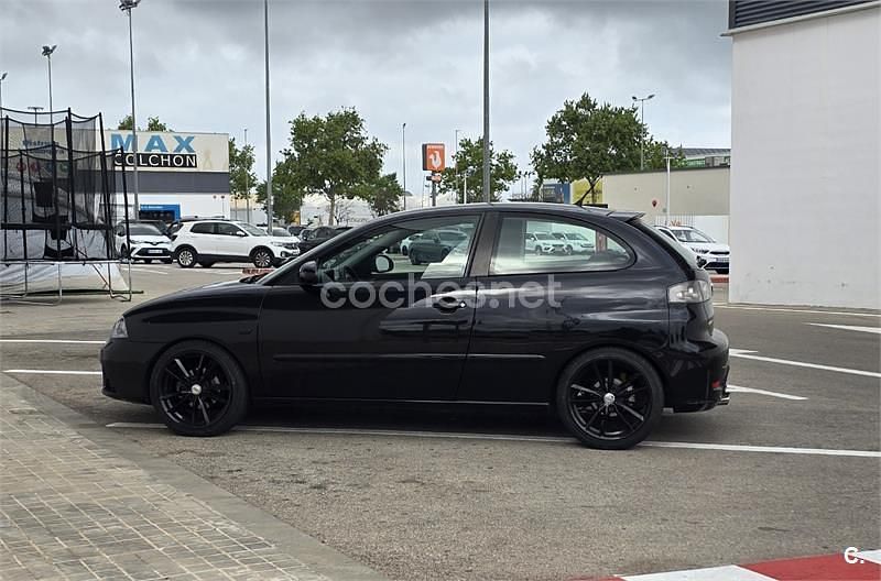 Usado Seat Ibiza 100 CV (73 kW) 2007 Negro Utilitario