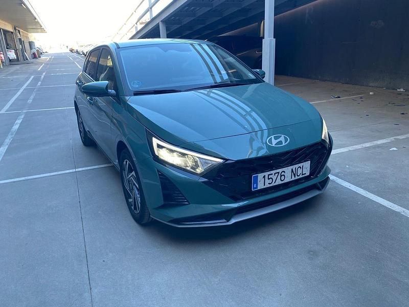 Usado Hyundai i20 100 CV (73 kW) 2025 Verde Utilitario