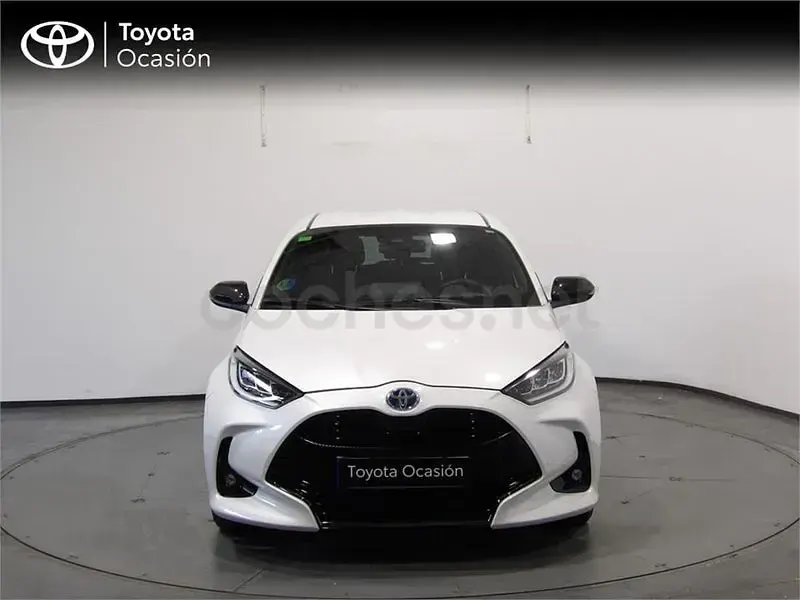 Usado Toyota Yaris Hybrid Style 116 CV (85 kW) 2022 Blanco Berlina