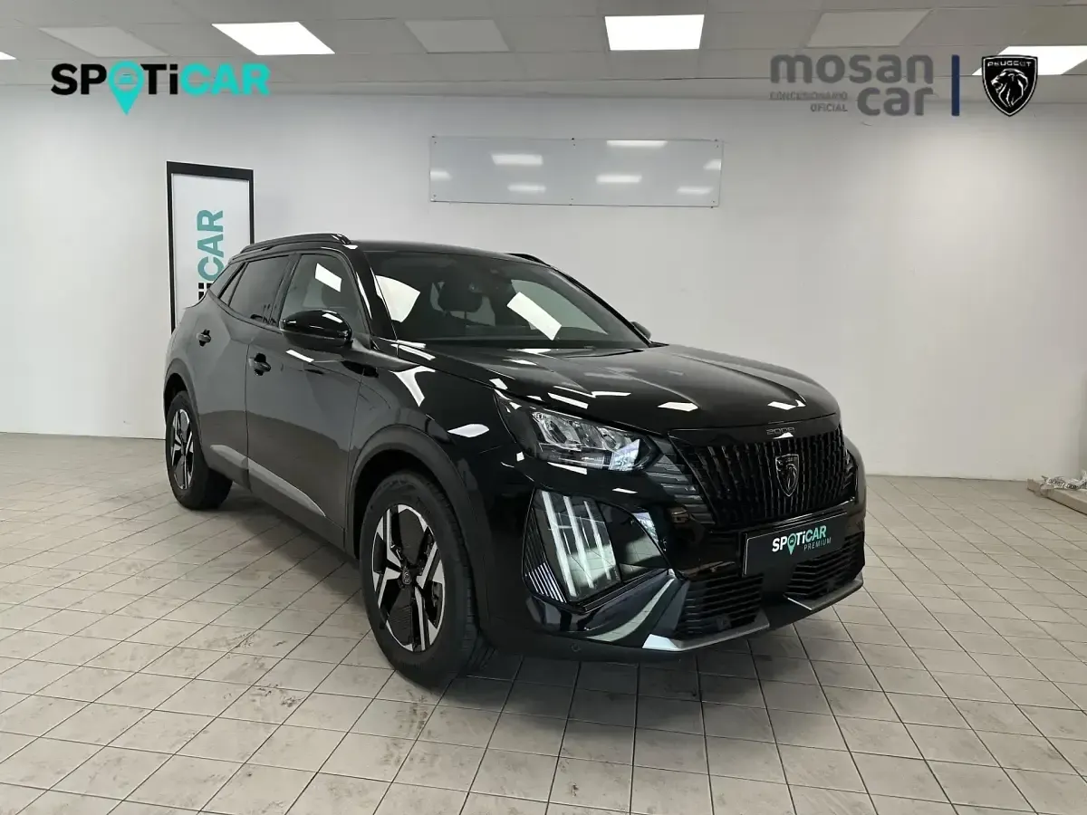Usado Peugeot 2008 Allure 100 CV (73 kW) 2025 Negro SUV