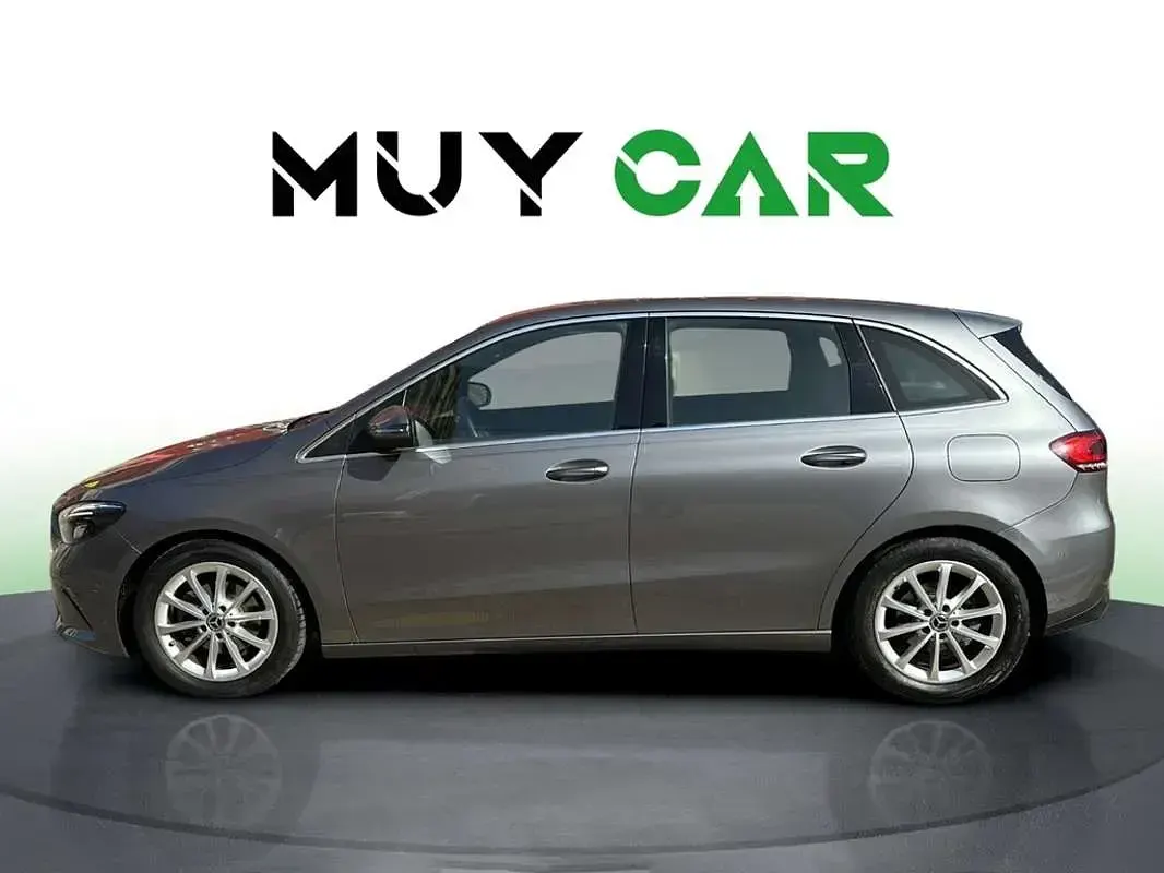 Usado Mercedes B180 136 CV (100 kW) 2021 Gris Utilitario