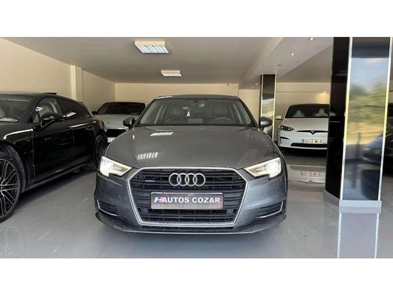 Usado Audi A3 Sportback Design 110 CV (80 kW) 2017 Gris Utilitario