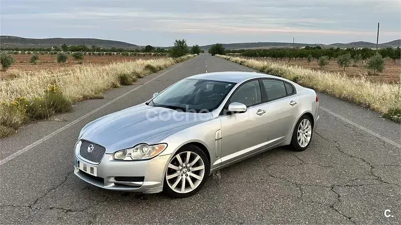 Usado Jaguar XF Premium Luxury 238 CV (175 kW) 2009 Gris / plata Berlina