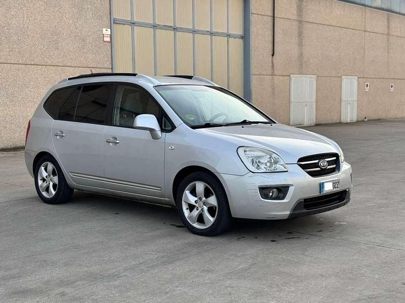 Usado Kia Carens Active 140 CV (102 kW) 2008 Gris Monovolumen