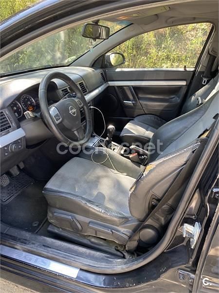 Negro Usado 2005 Opel Vectra Design Edition Berlina | 2000 € - Imagen 1/4