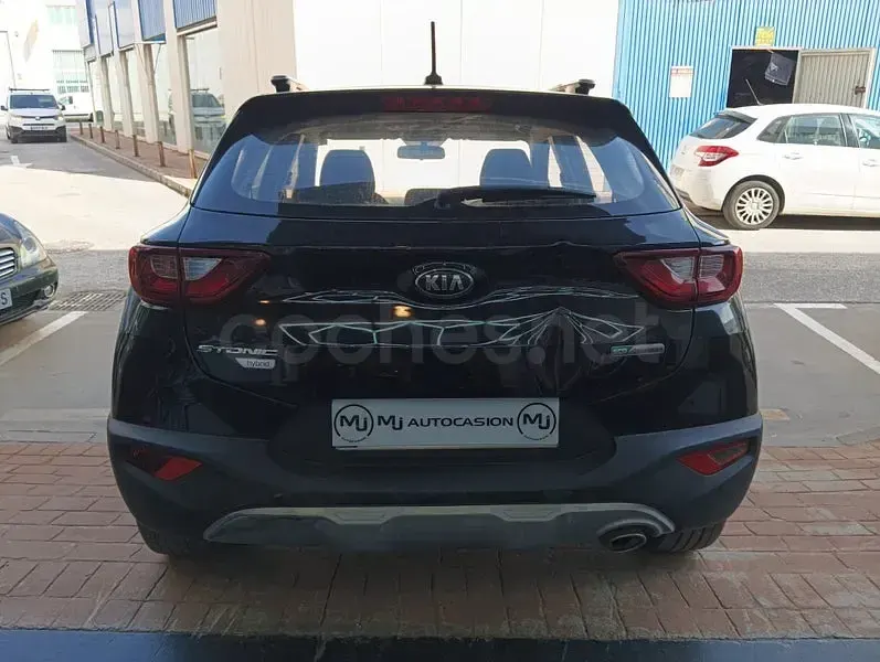 Usado Kia Stonic 100 CV (73 kW) 2021 Negro SUV
