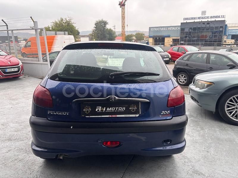 Usado Peugeot 206 75 CV (55 kW) 2002 Azul Berlina