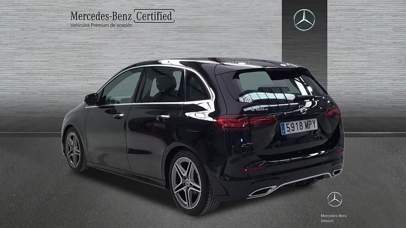 Usado Mercedes B180 AMG line 116 CV (85 kW) 2024 Gris Monovolumen