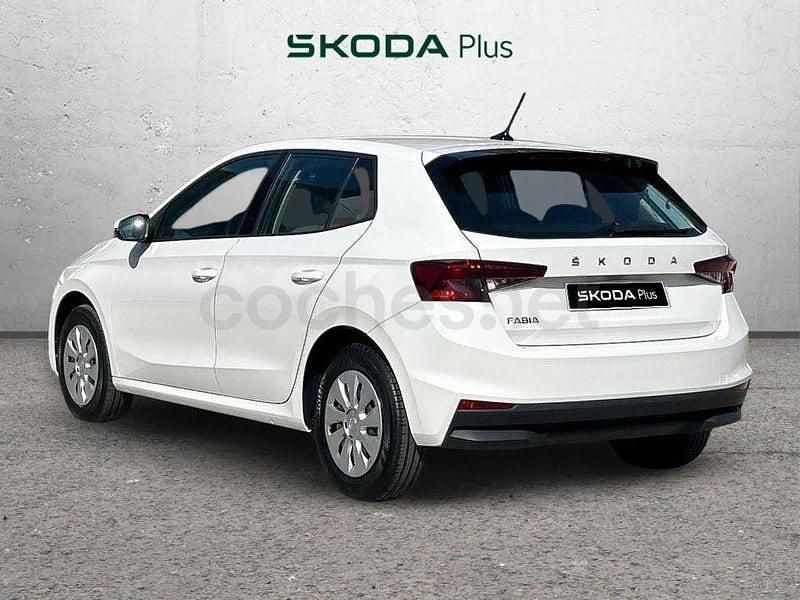 Usado Skoda Fabia Active 80 CV (58 kW) 2022 Blanco Utilitario