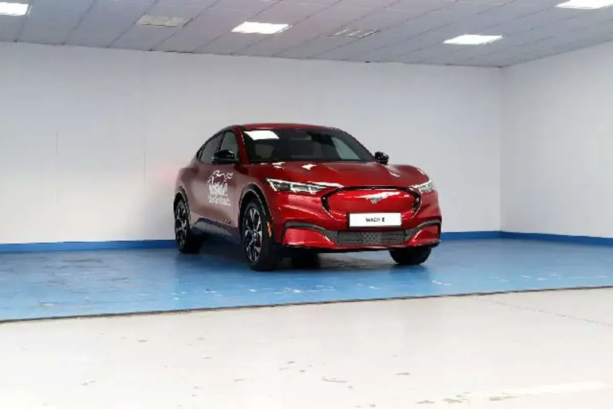 Usado Ford Mustang Mach-E Extended Range 258 kW (351 CV) 2022 Rojo SUV