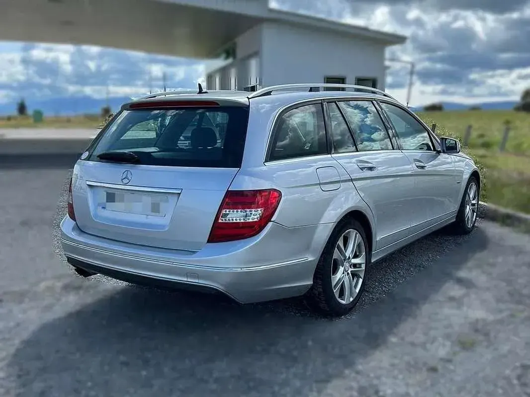 Usado Mercedes C200 Avantgarde 136 CV (100 kW) 2012 Blanco Familiar