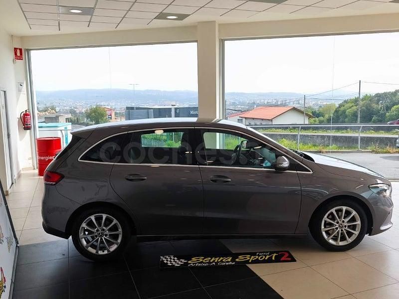 Usado Mercedes B180 116 CV (85 kW) 2019 Gris / plata Utilitario