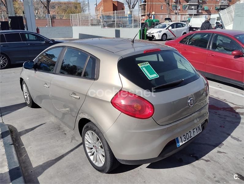 Usado Fiat Bravo Dynamic 120 CV (88 kW) 2007 Beige Utilitario
