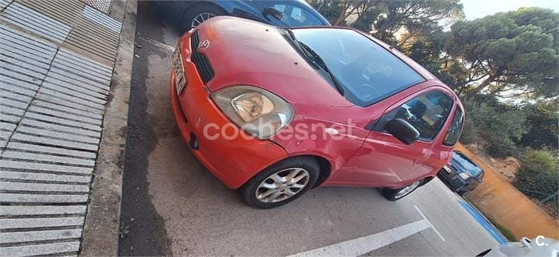 Rojo Usado 1999 Toyota Yaris Luna Berlina | 900 € (Buen precio) - Imagen 1/4