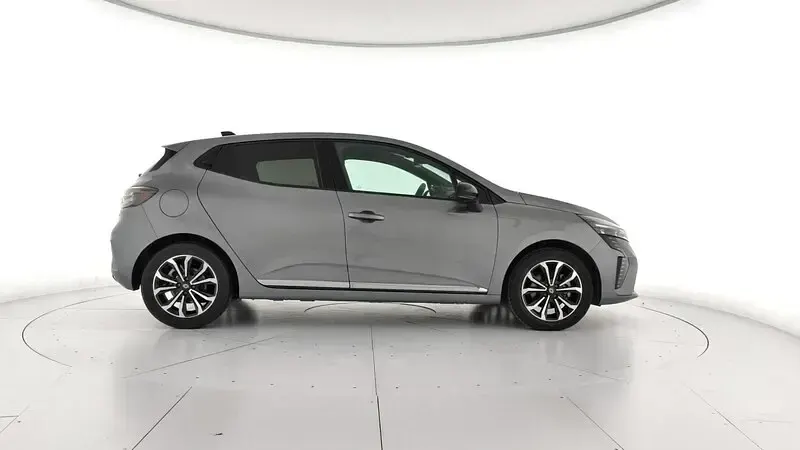 Usado Renault Clio V Techno 145 CV (106 kW) 2025 Gris Berlina