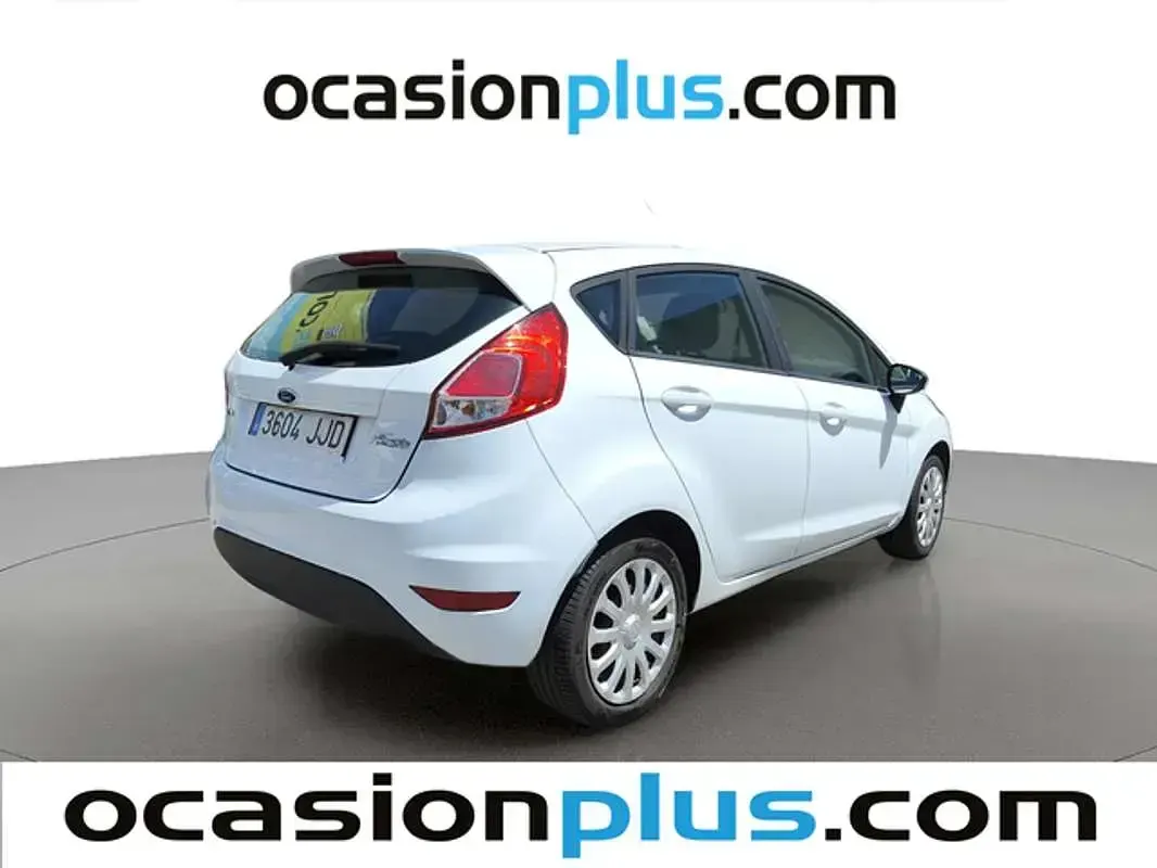 Usado Ford Fiesta Trend 101 CV (74 kW) 2015 Blanco Utilitario