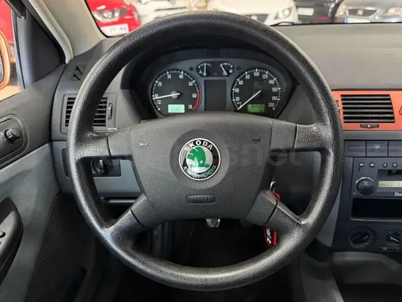 Usado Skoda Fabia Comfort 75 CV (55 kW) 2001 Marrón Berlina